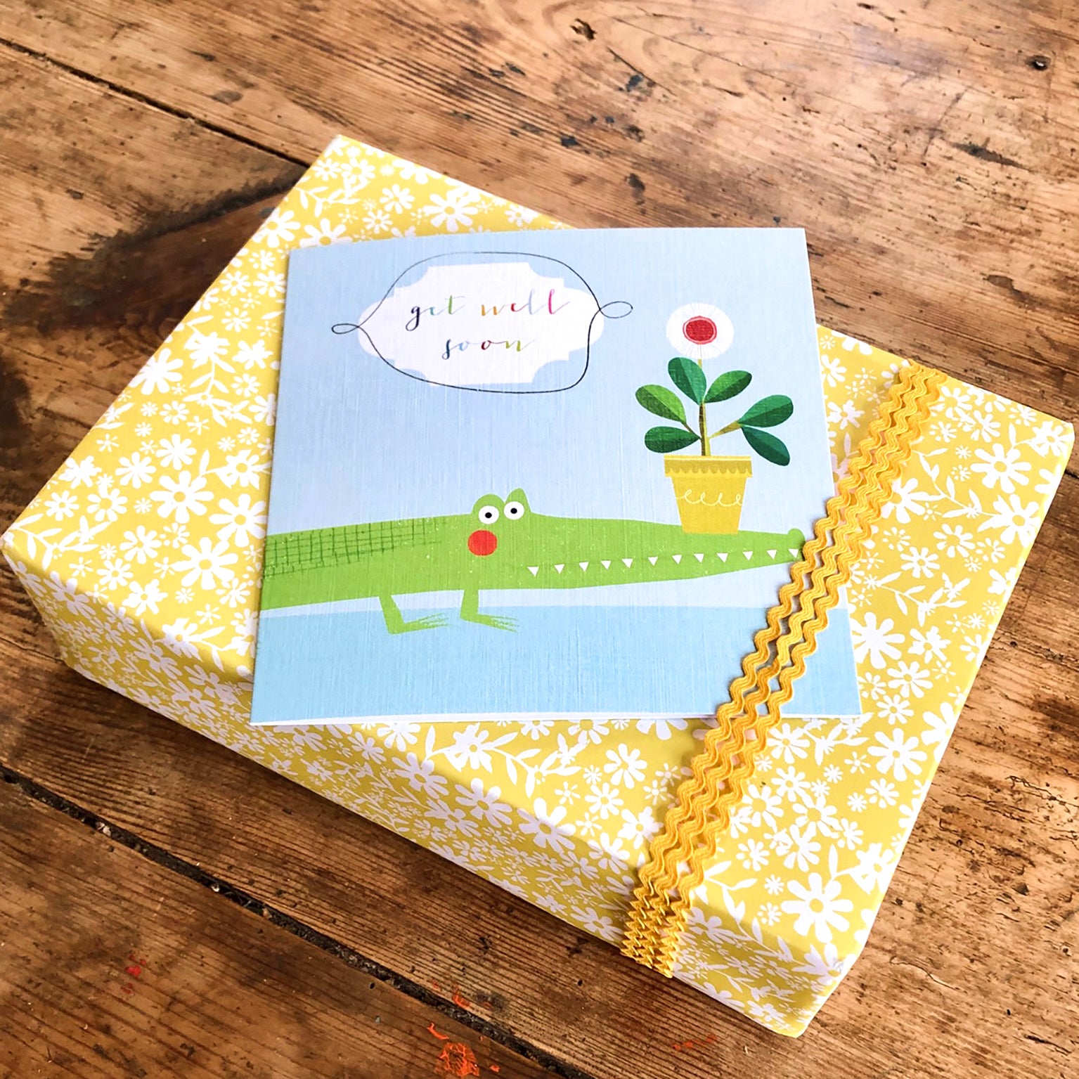 AA07 get well soon crocodile card