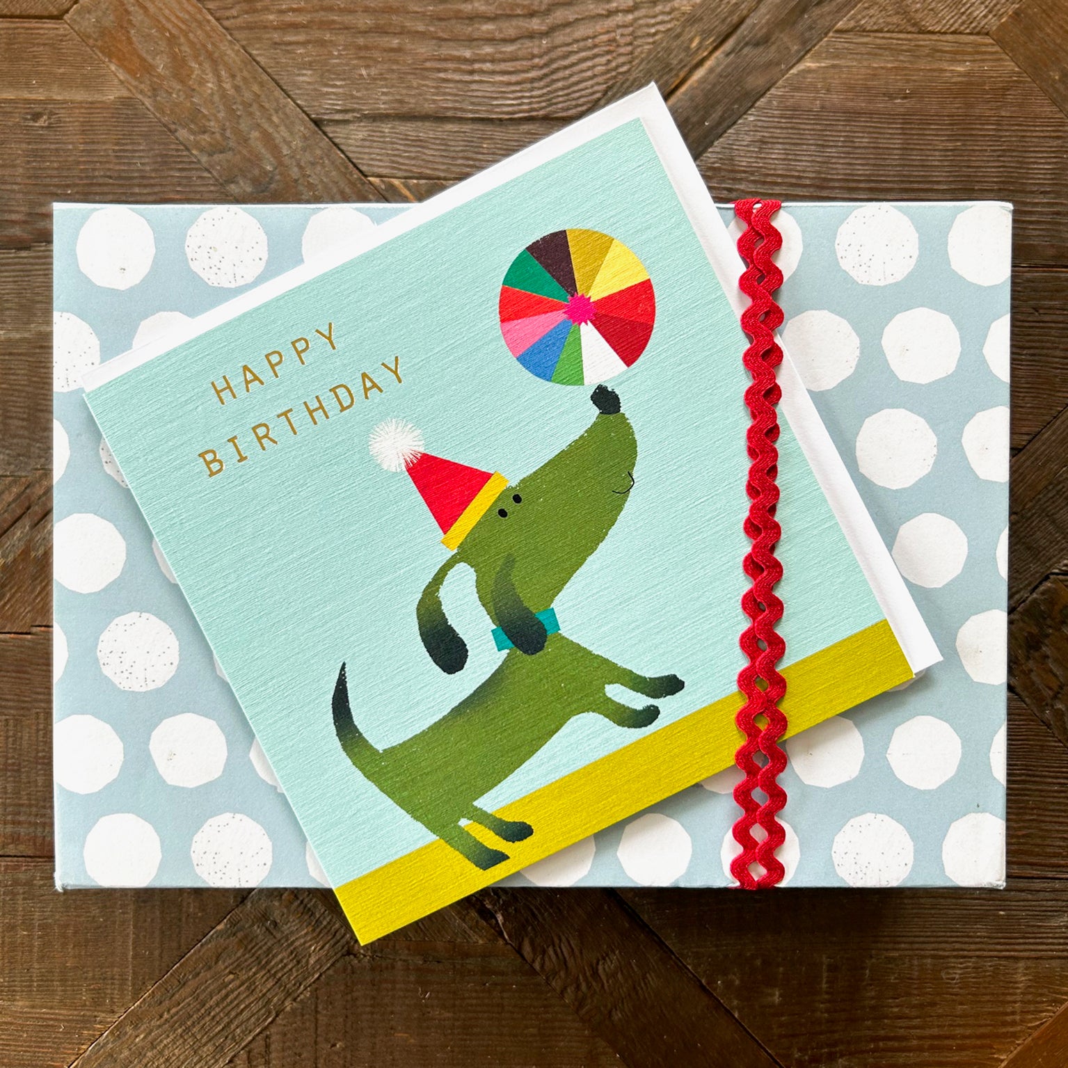 BDG01 gold foiled dog & ball birthday card