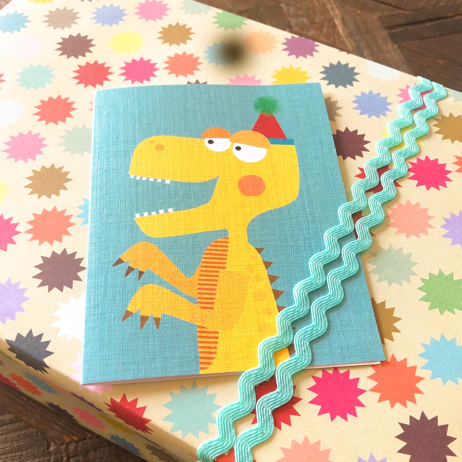 KAB28 mini dinosaur greetings card