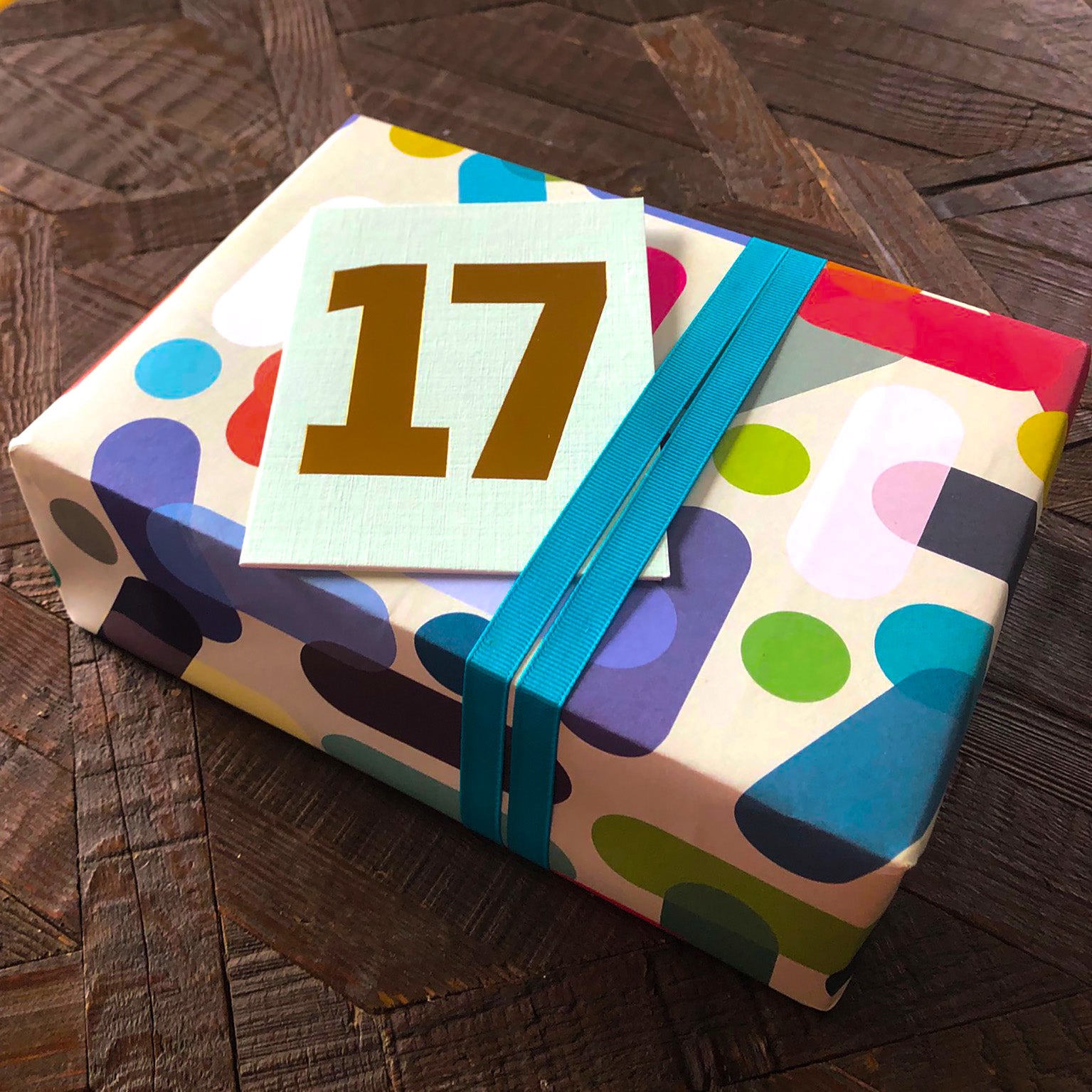 TGD20 mini gold foiled number seventeen card