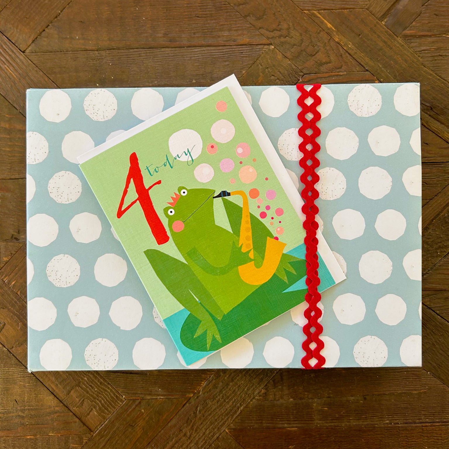 TNA09 mini frog 4th birthday card