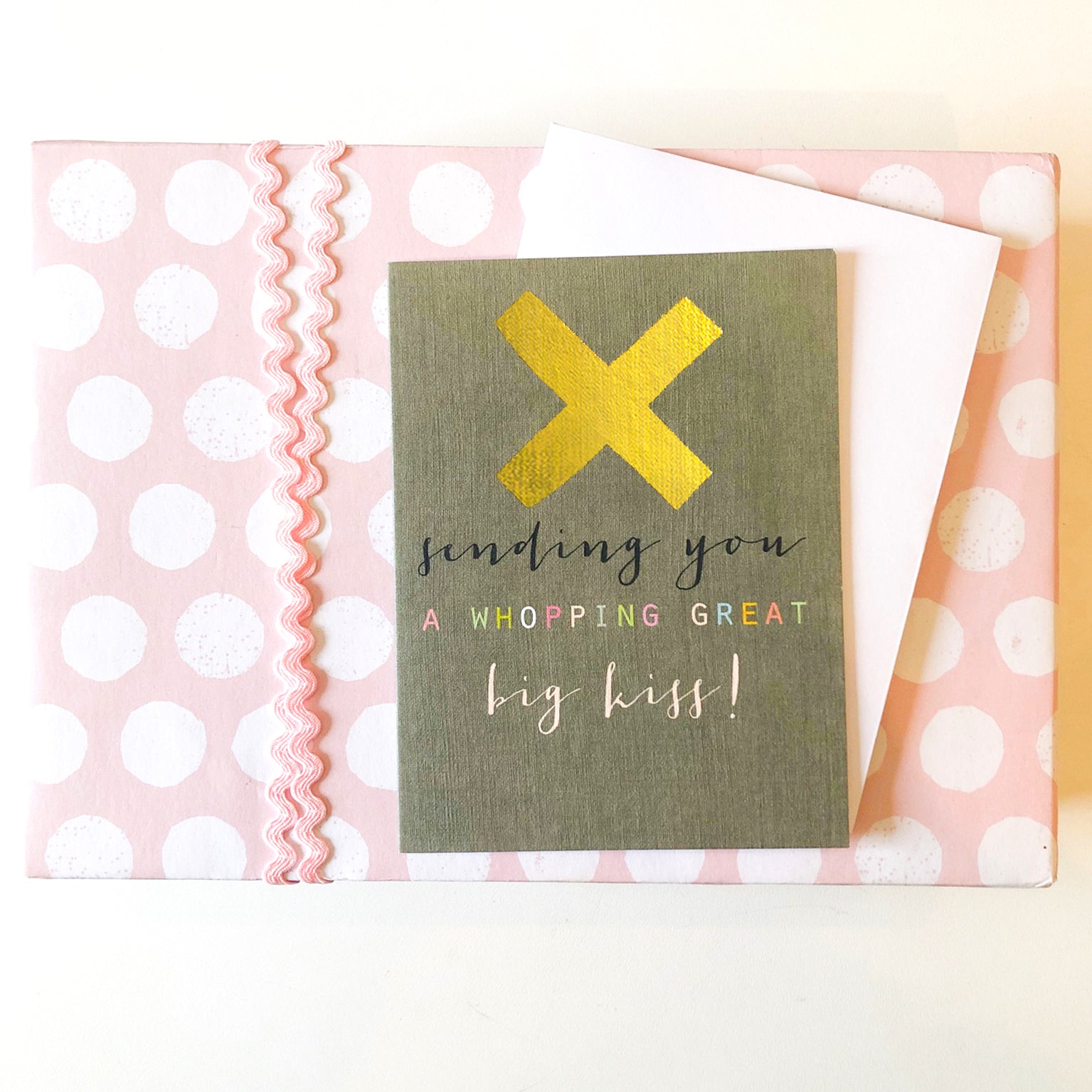 TW414 mini gold foiled big kiss card