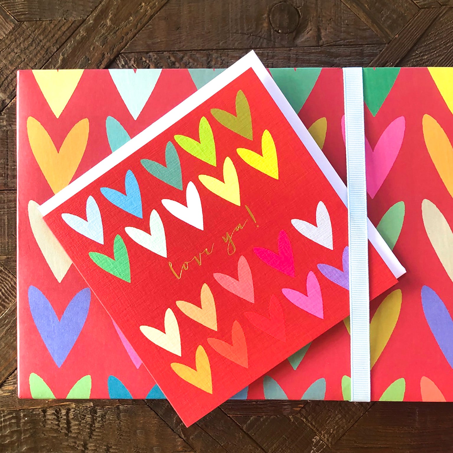 WO44 gold foiled love ya! greetings card