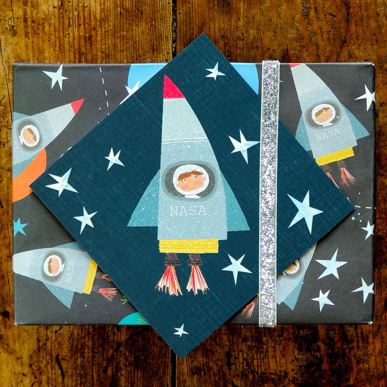 WP90 spaceman wrapping paper