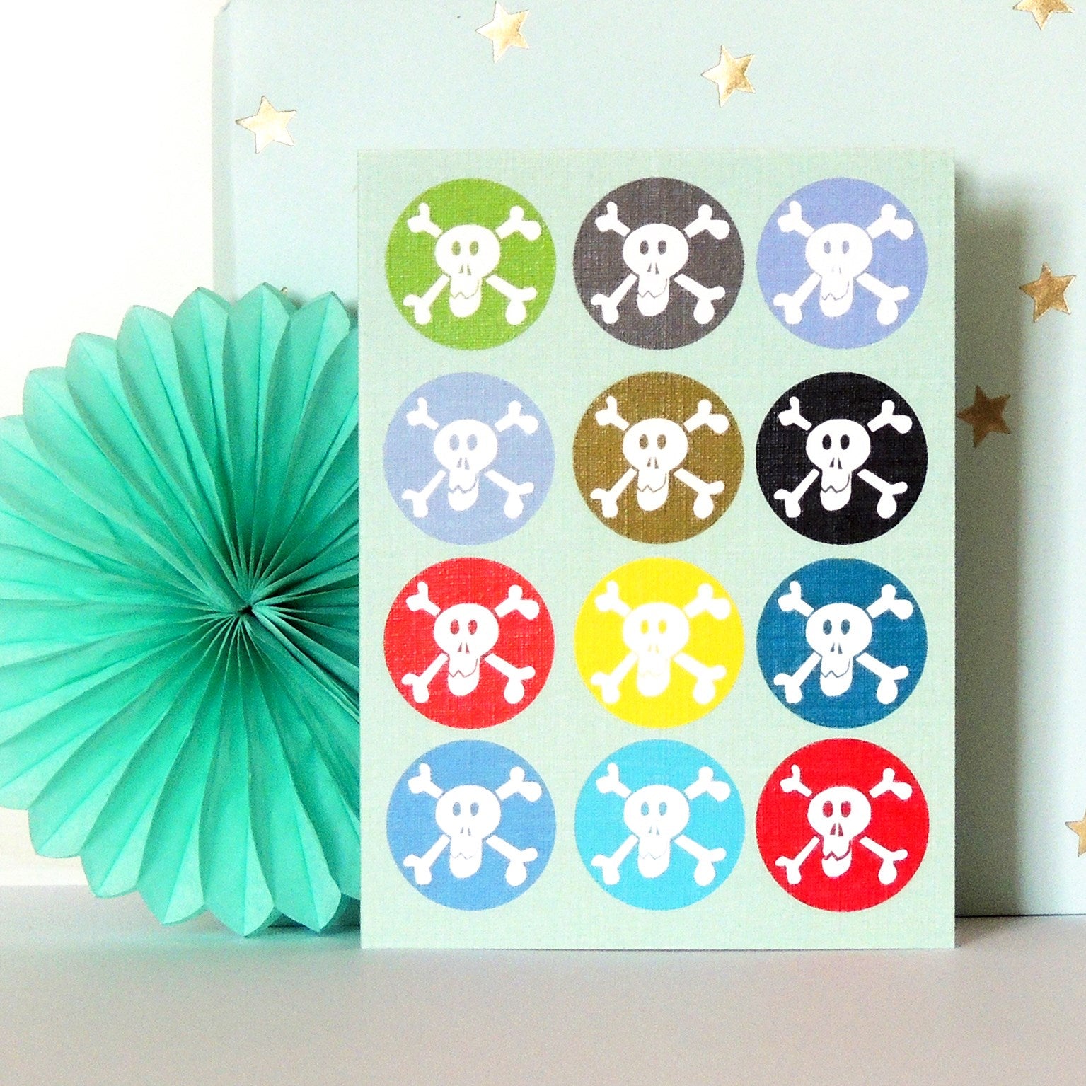WTW04 mini skulls greetings card