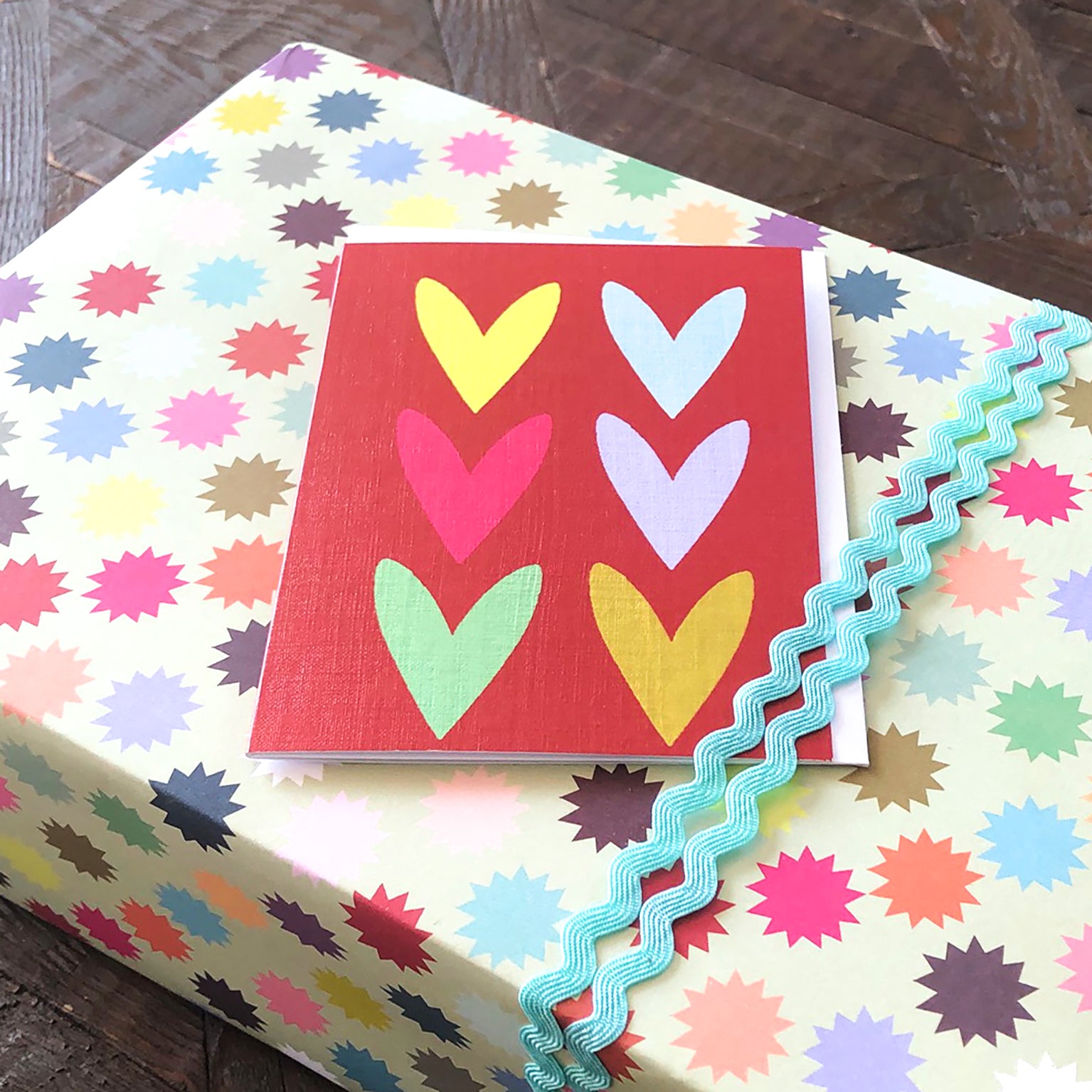 WTW117 mini red hearts card