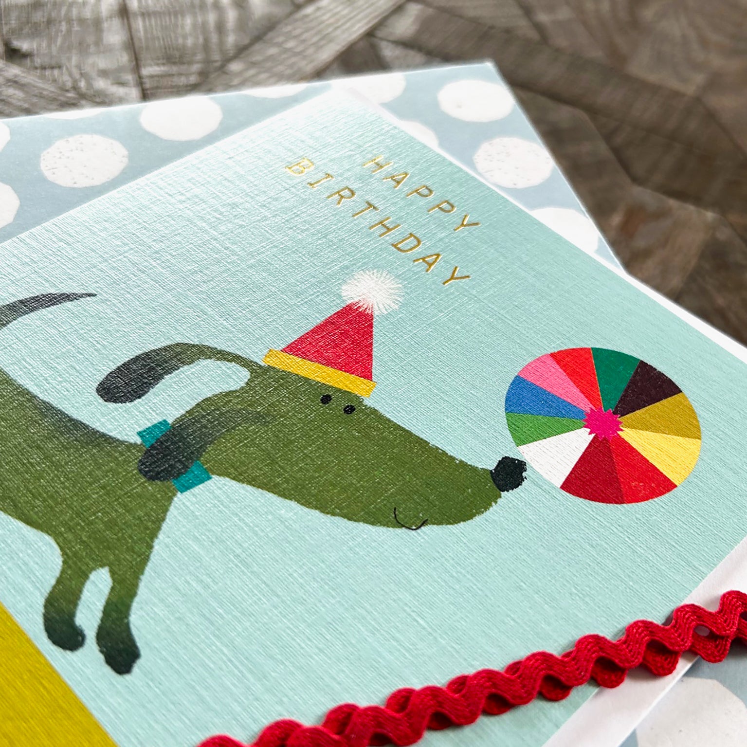 BDG01 gold foiled dog & ball birthday card