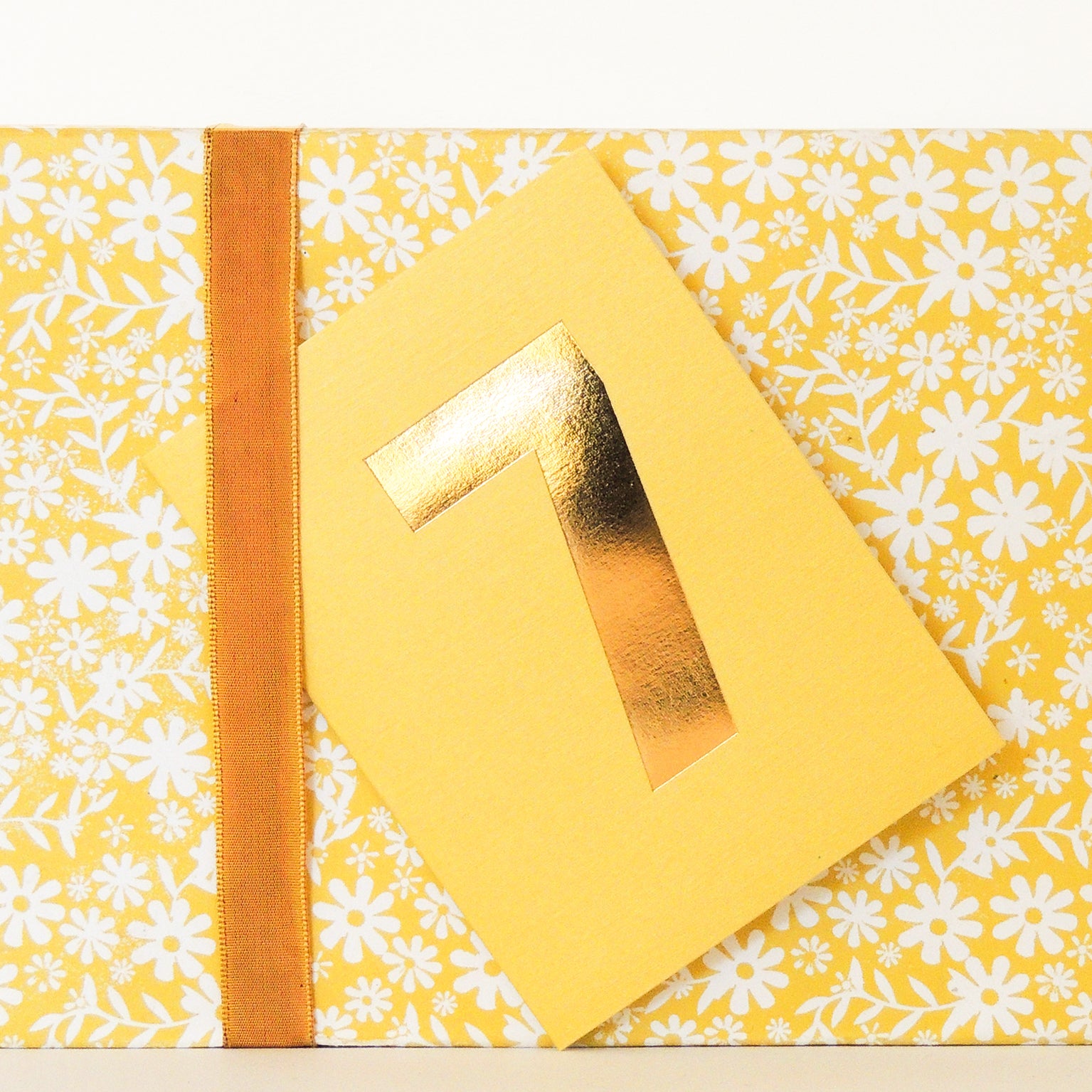 TGD07 mini gold foiled number seven card