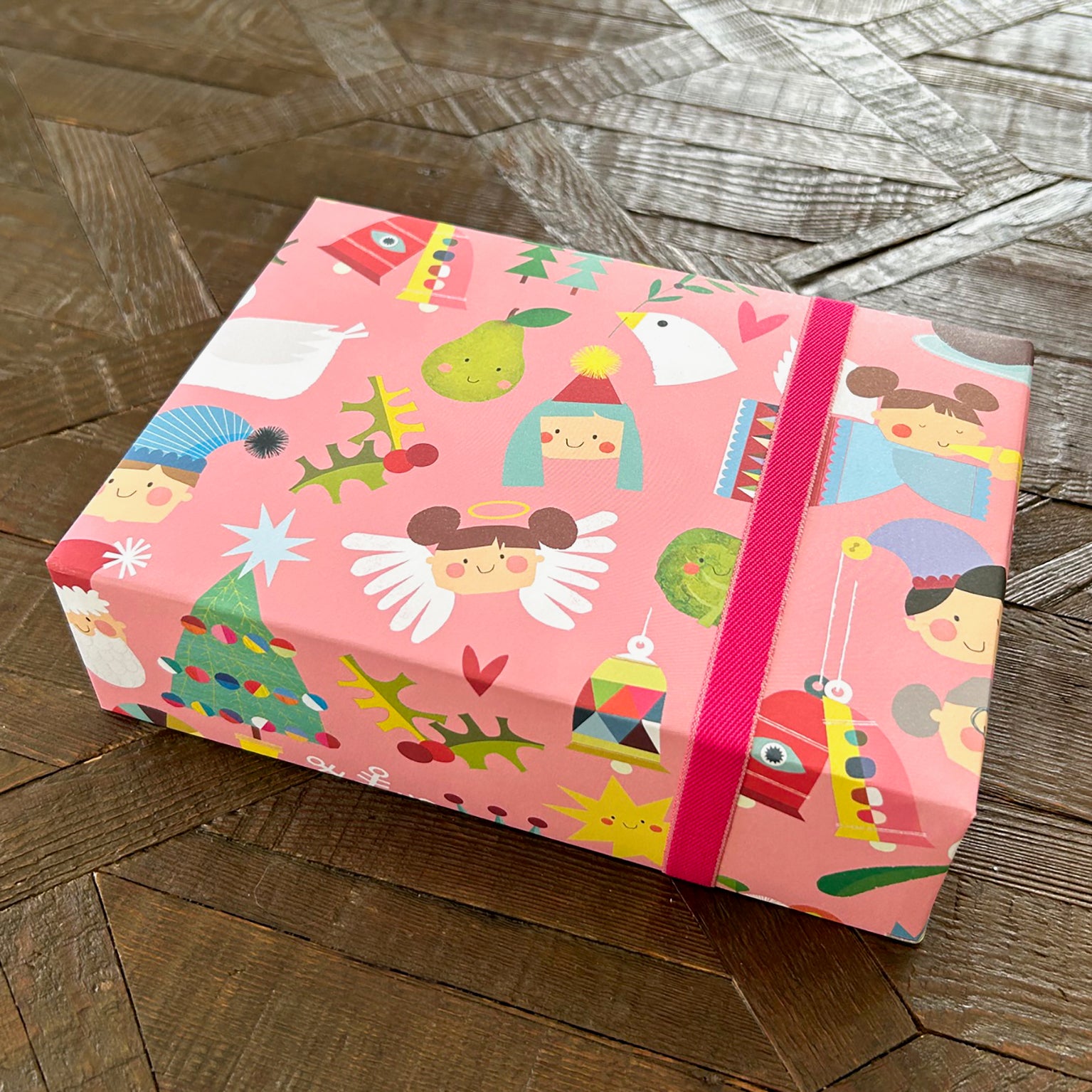 WP134 christmas characters wrapping paper