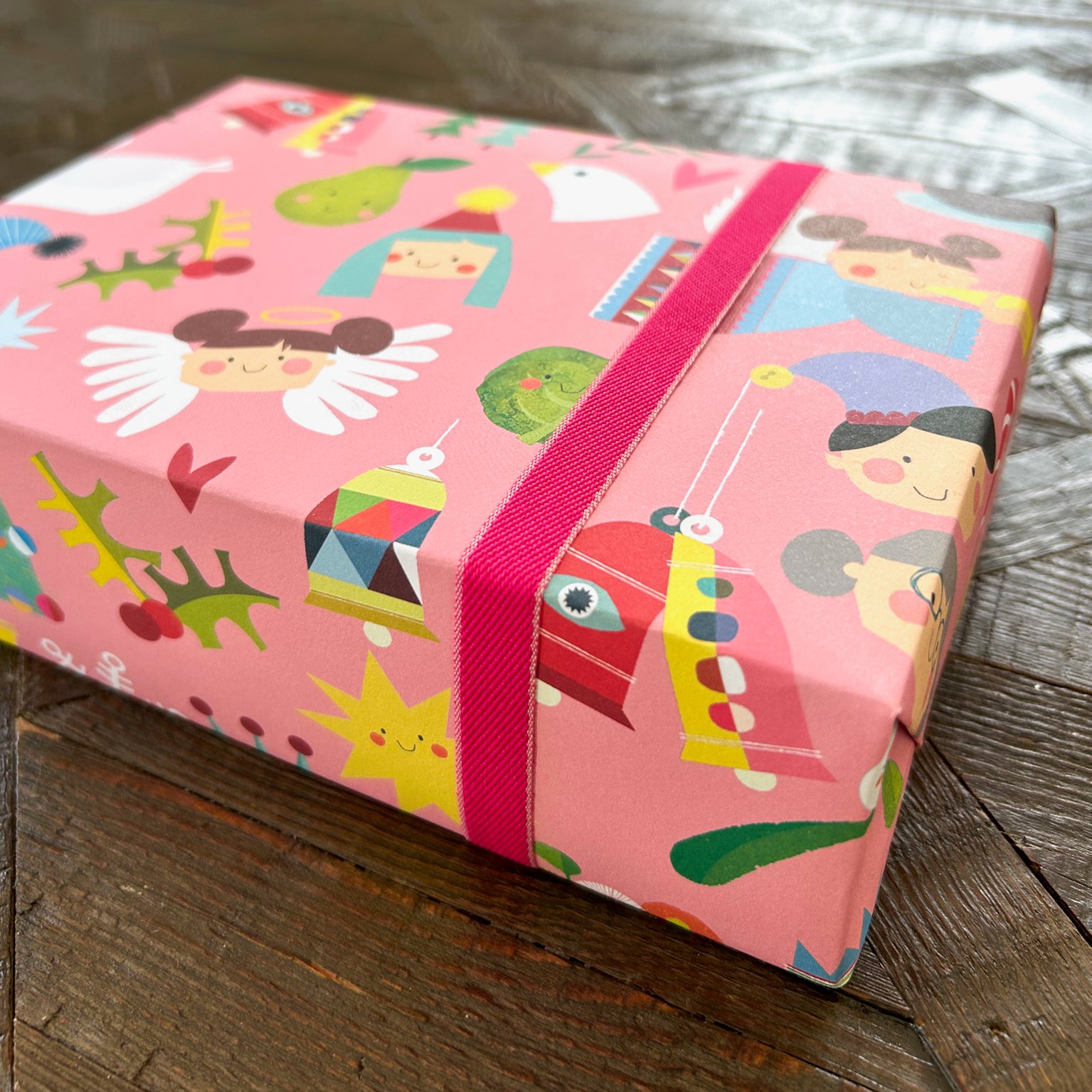 WP134 christmas characters wrapping paper