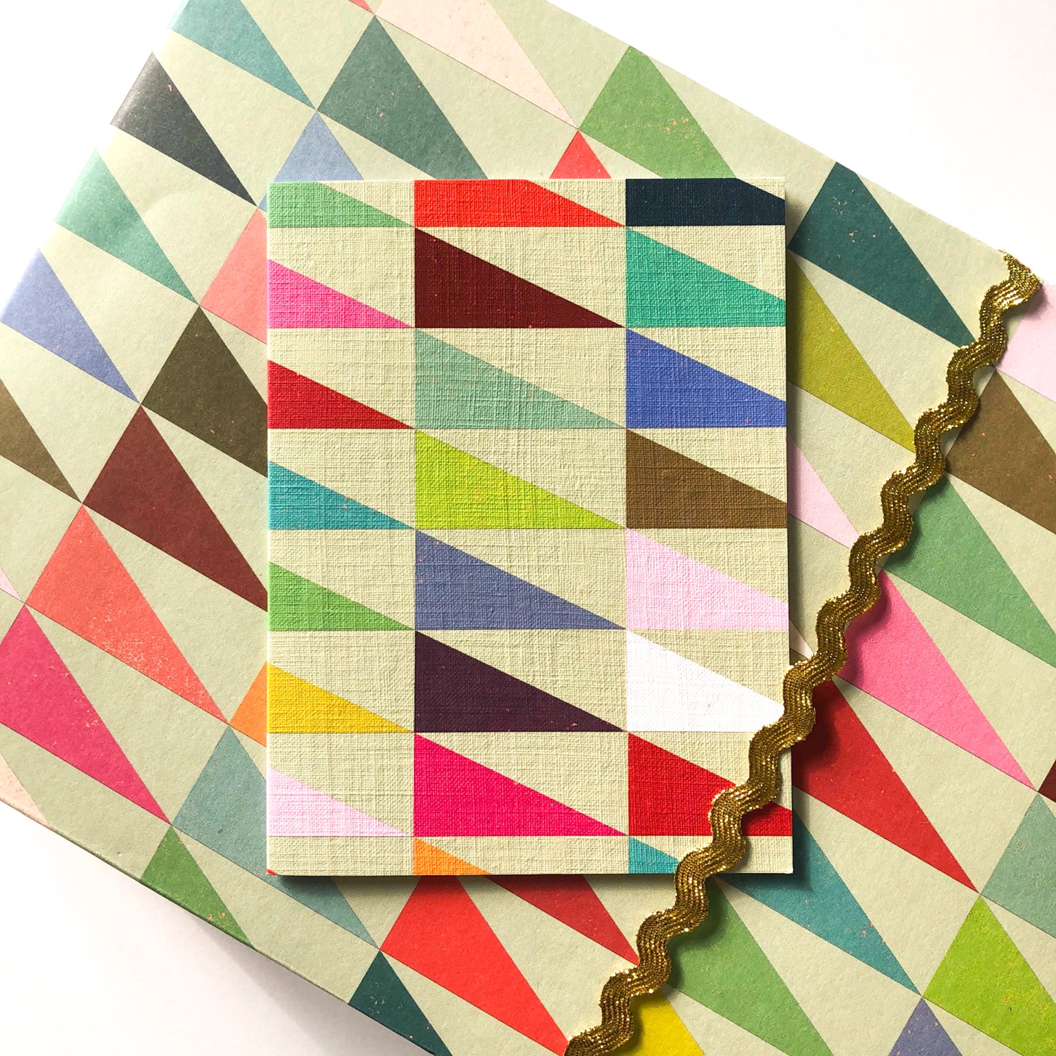 WTW125 mini triangles greetings card